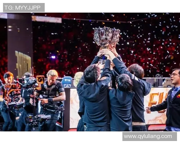 FPX战队重塑辉煌之路：从冠军杯到全新征程的特别报道